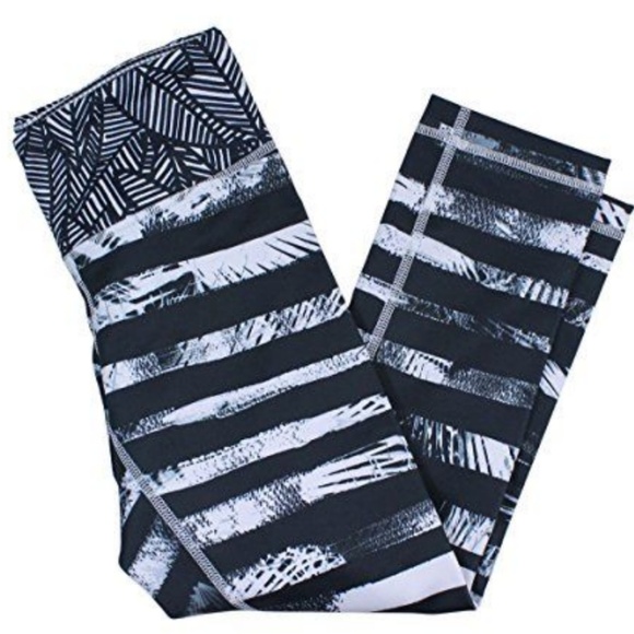 Lululemon Wunder Under Crop - Picture 1 of 4